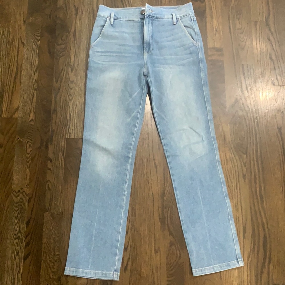Frame straight leg, light wash jeans. Mid-rise. - Picture 1 of 6